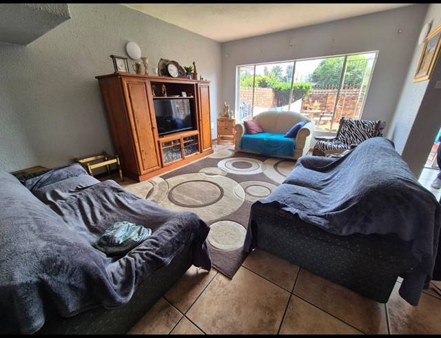 3 BEDROOM TOWNHOUSE FOR SALE IN BRACKENHURST